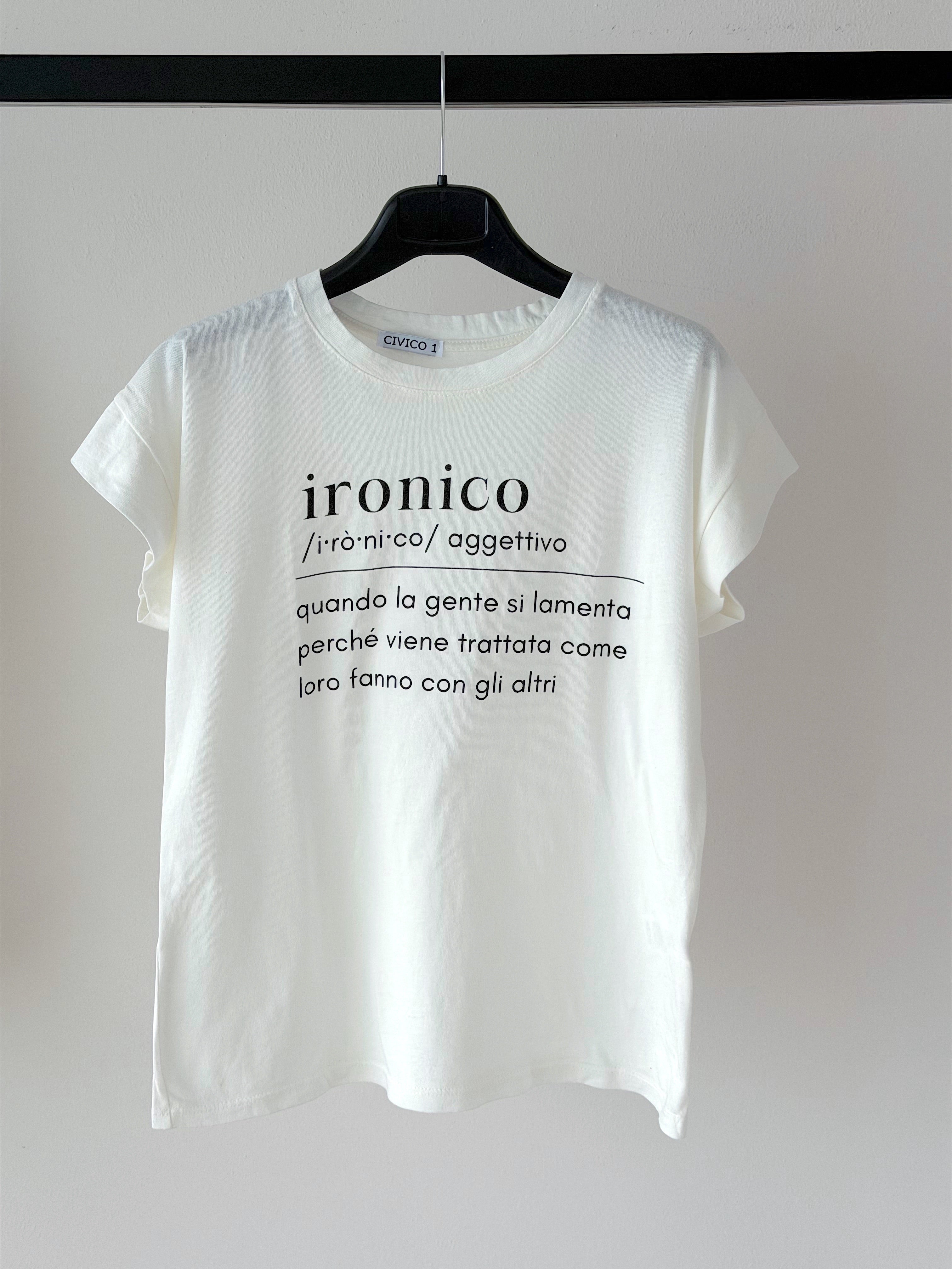 T-SHIRT CON SCRITTE