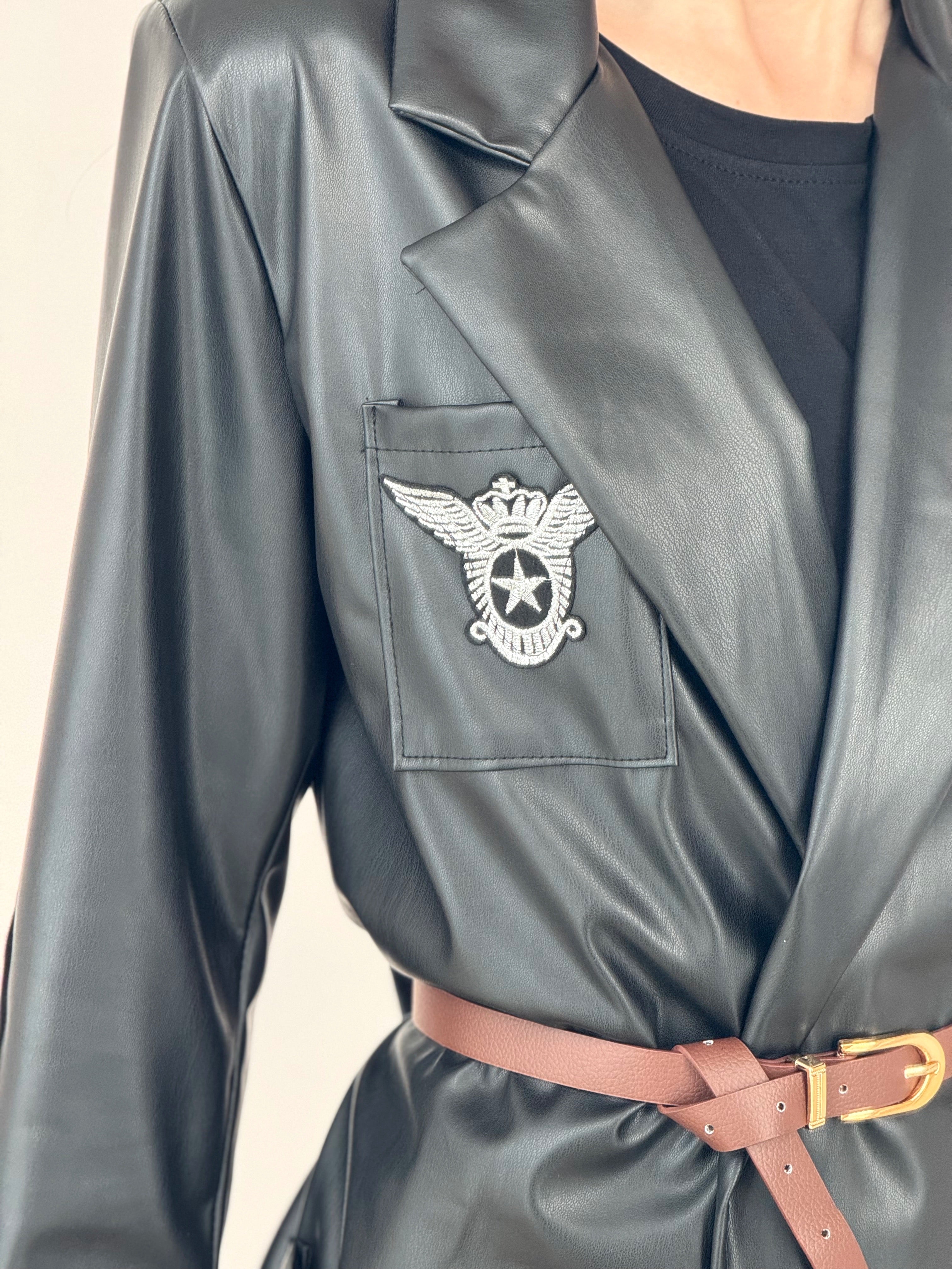 Giacca Army ecopelle nera con cintura in vita 3