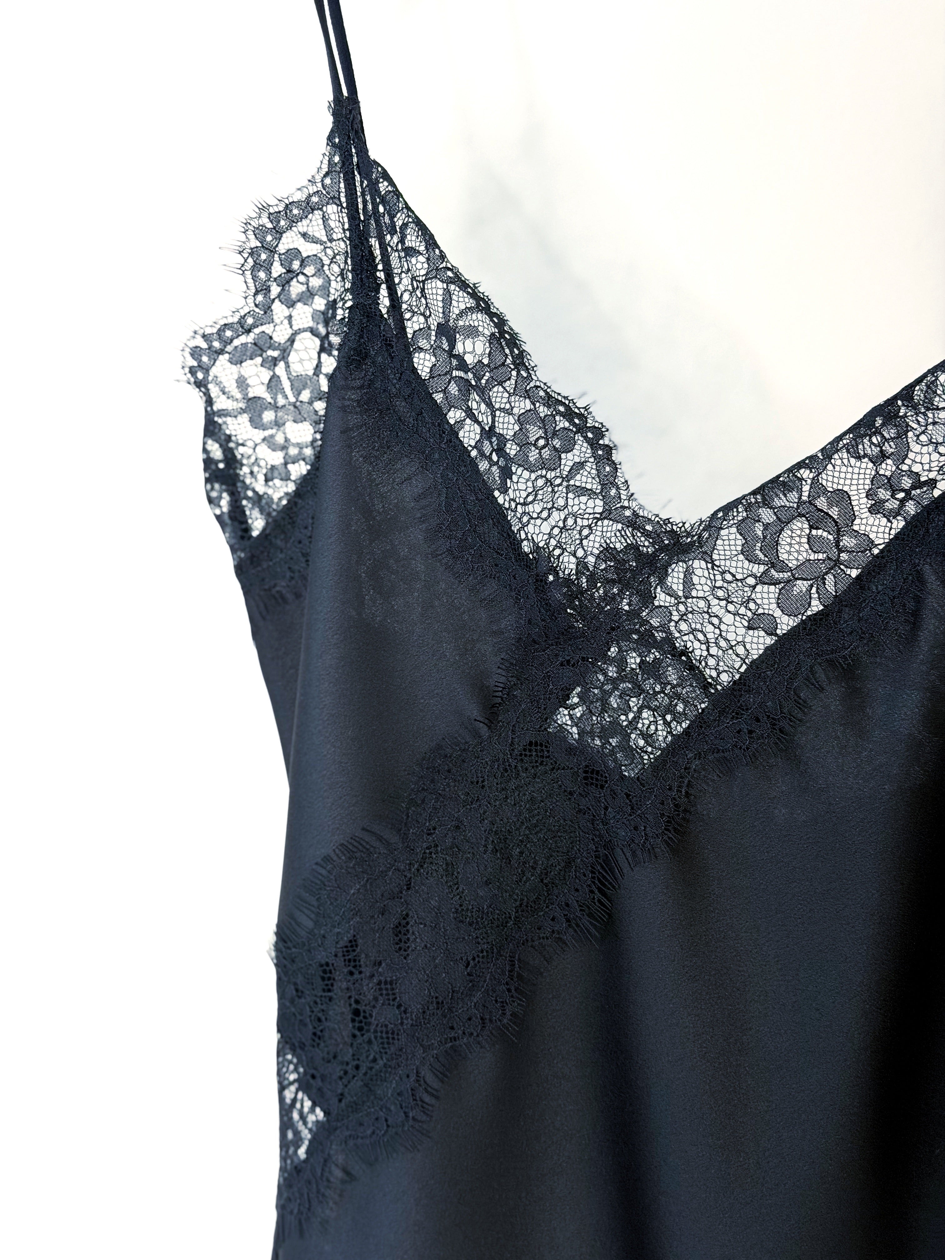 CANOTTIERA ASSIMETRICA CON PIZZO