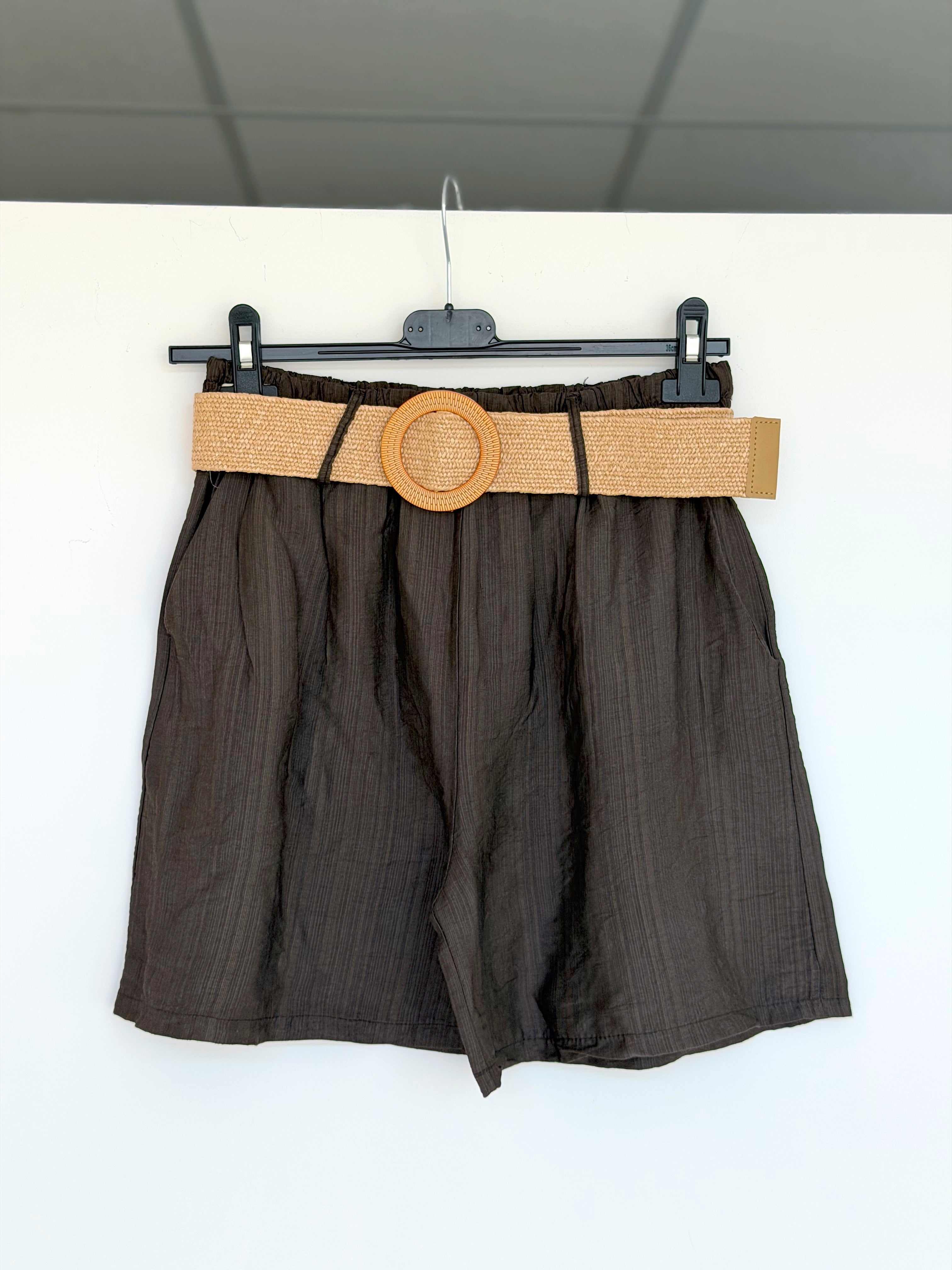SHORTS CON CINTURA