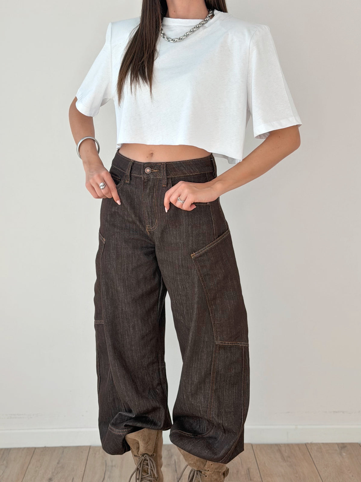 TSHIRT CROP CON SPALLINE IMBOTTITE BY JUST WEST