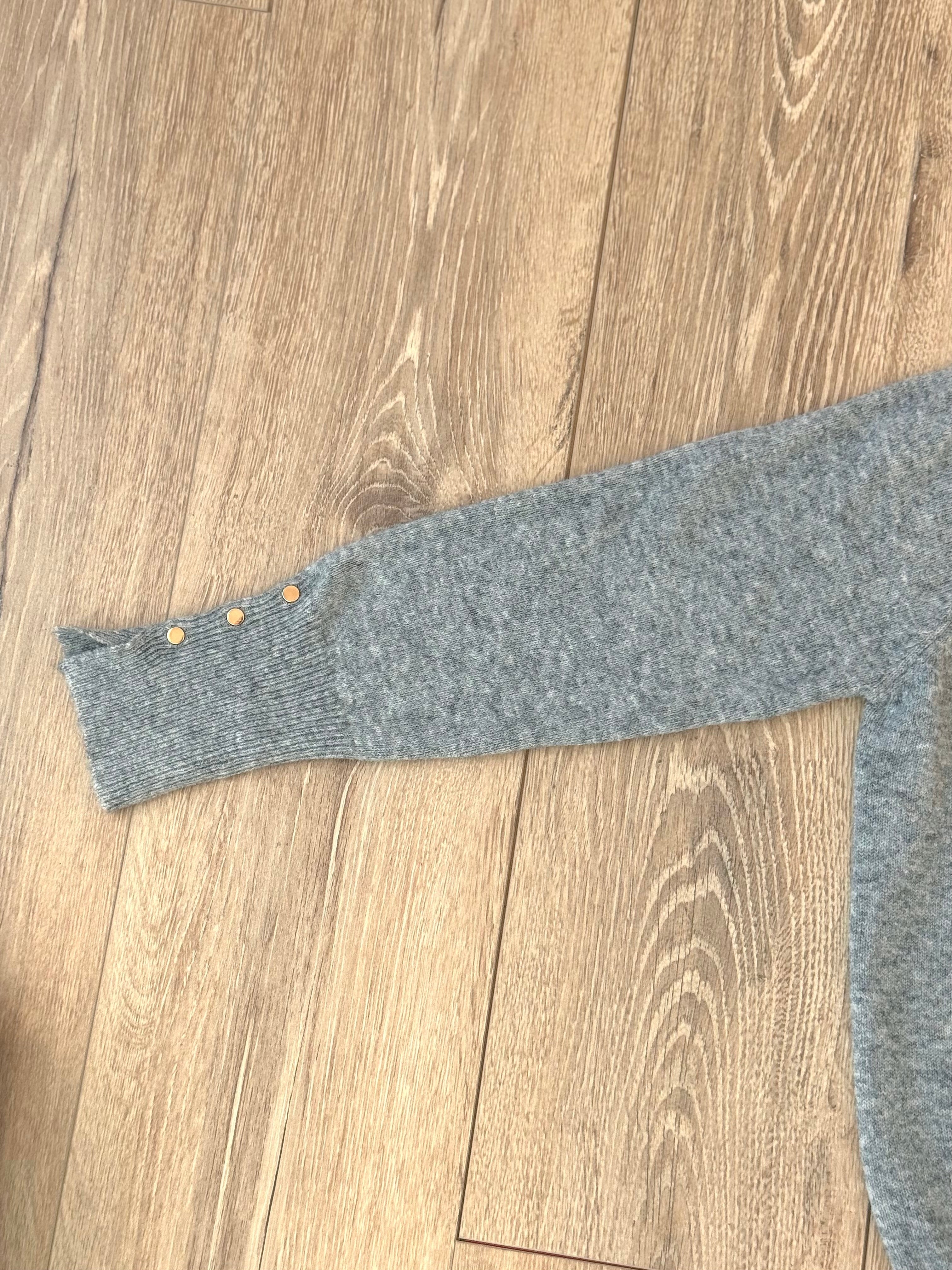 MAGLIONE CON BOTTONCINI ( 5% LANA)