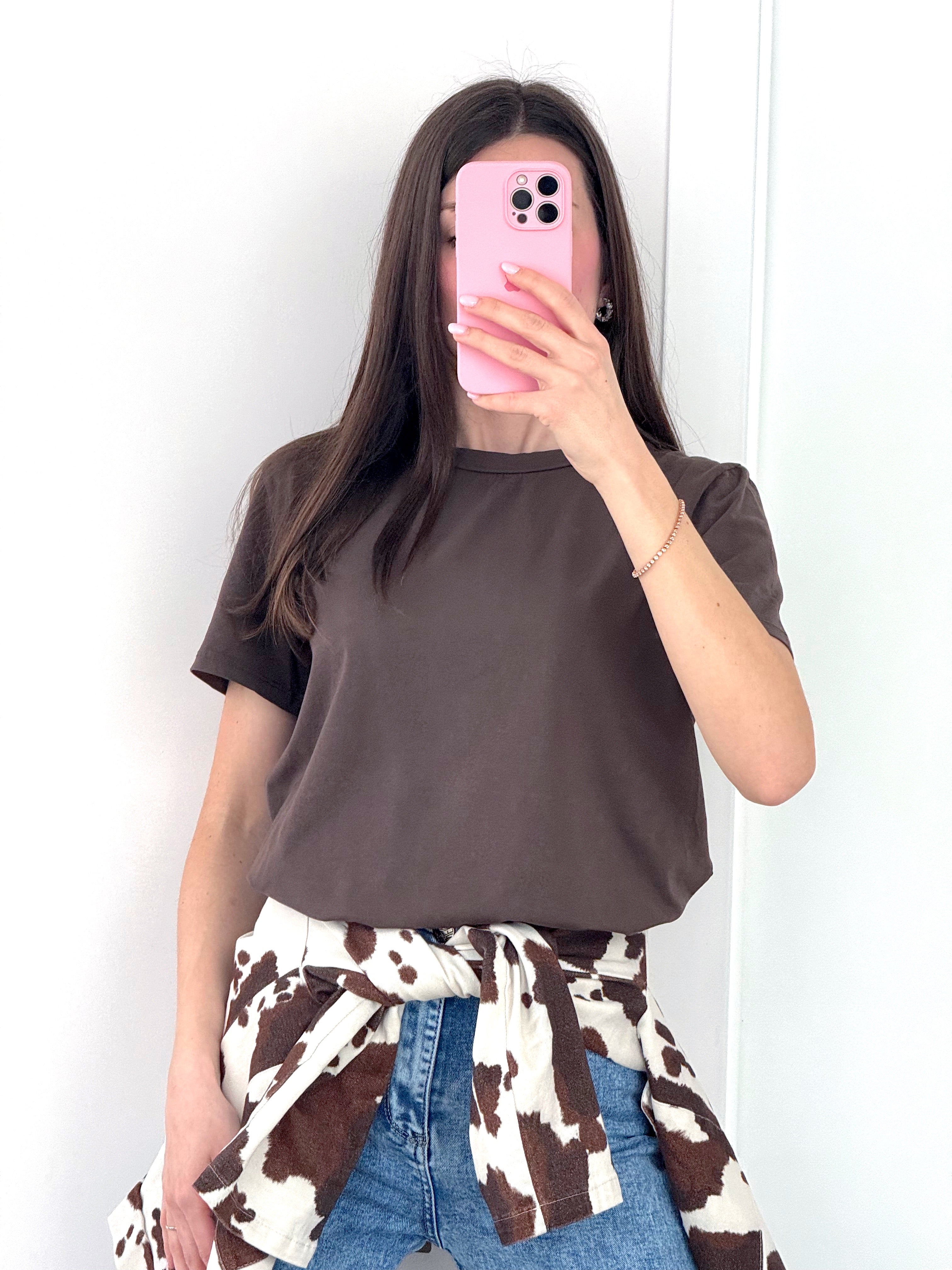 Tshirt over marrone