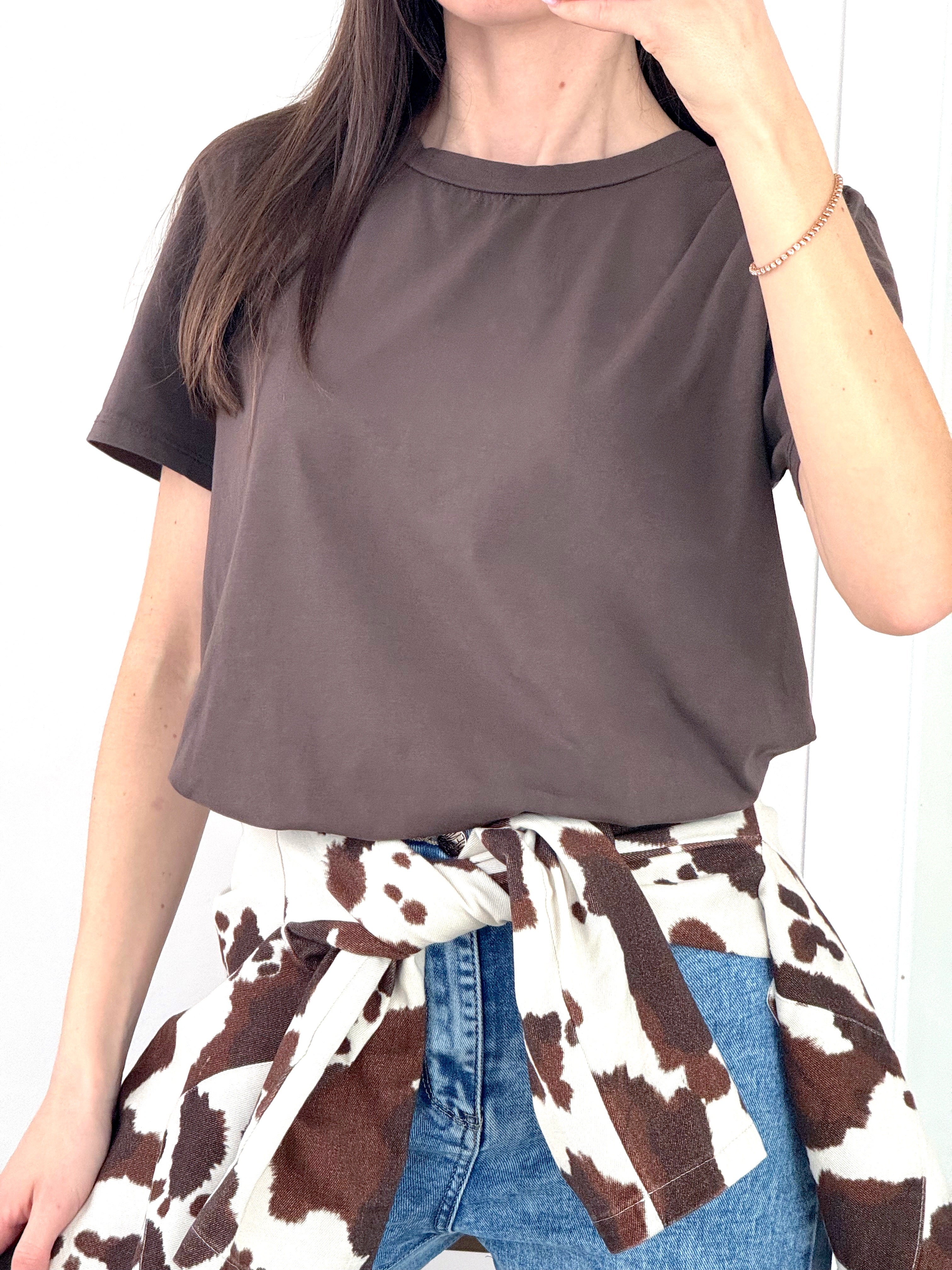 Tshirt over marrone