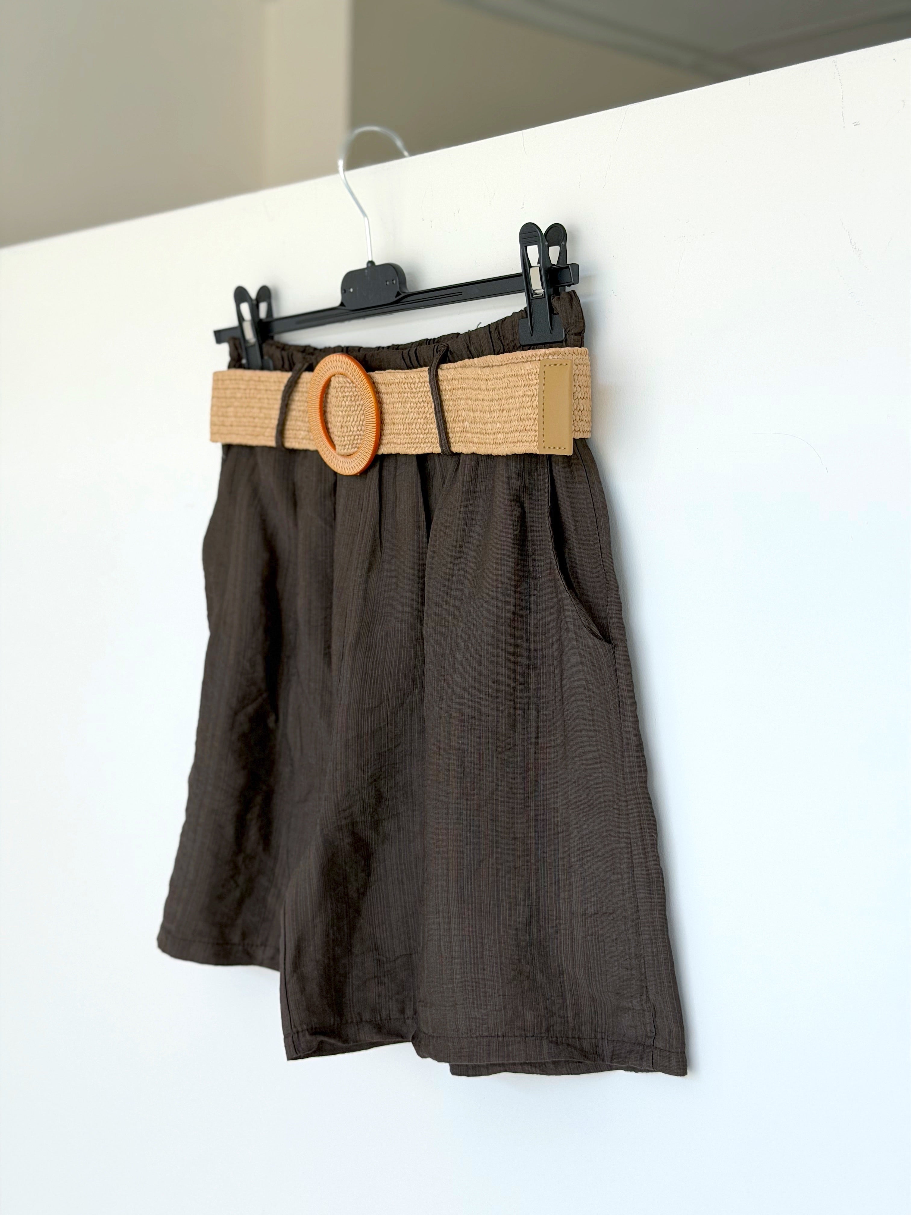 SHORTS CON CINTURA