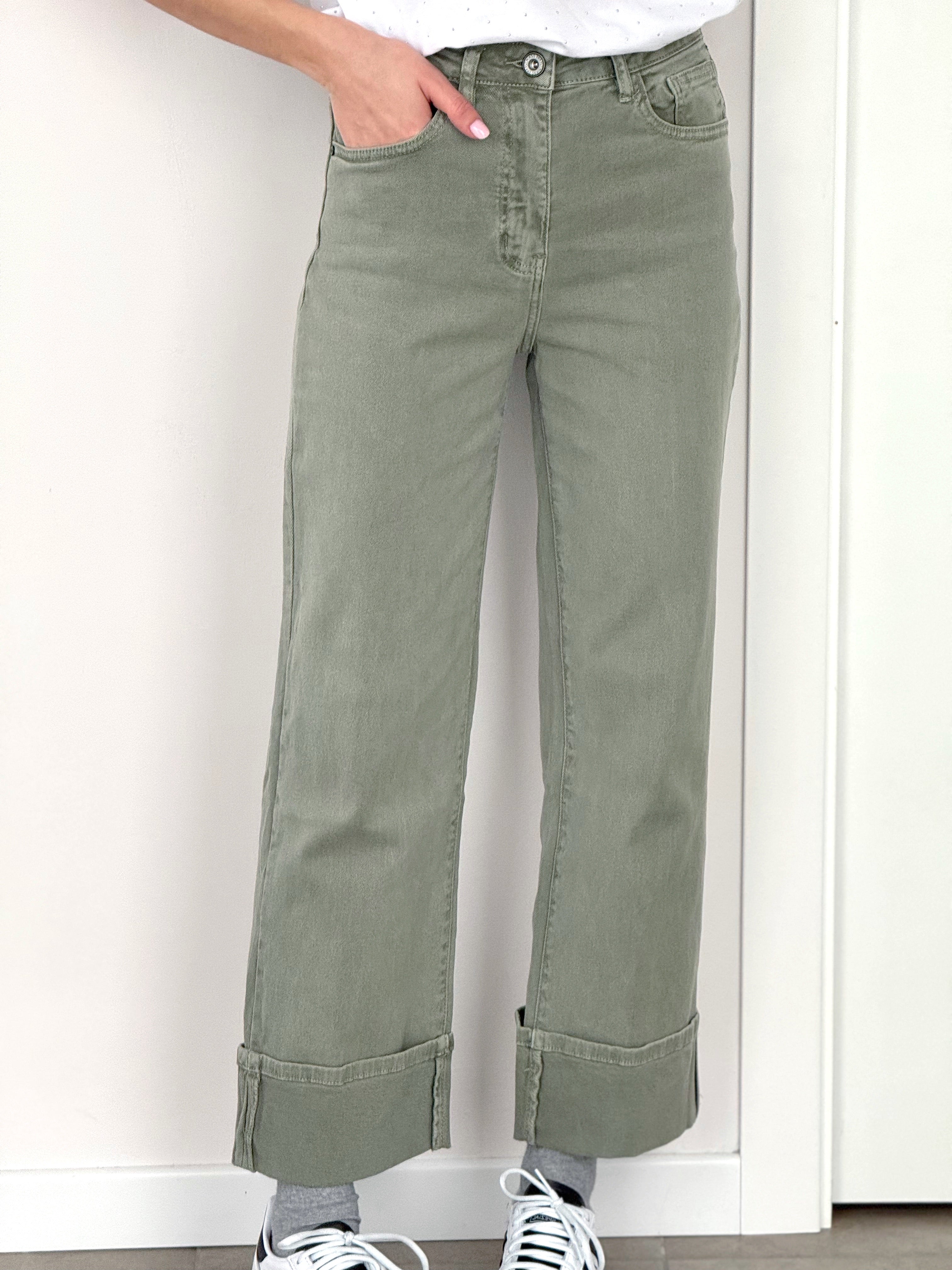 Jeans verde militare risvolto