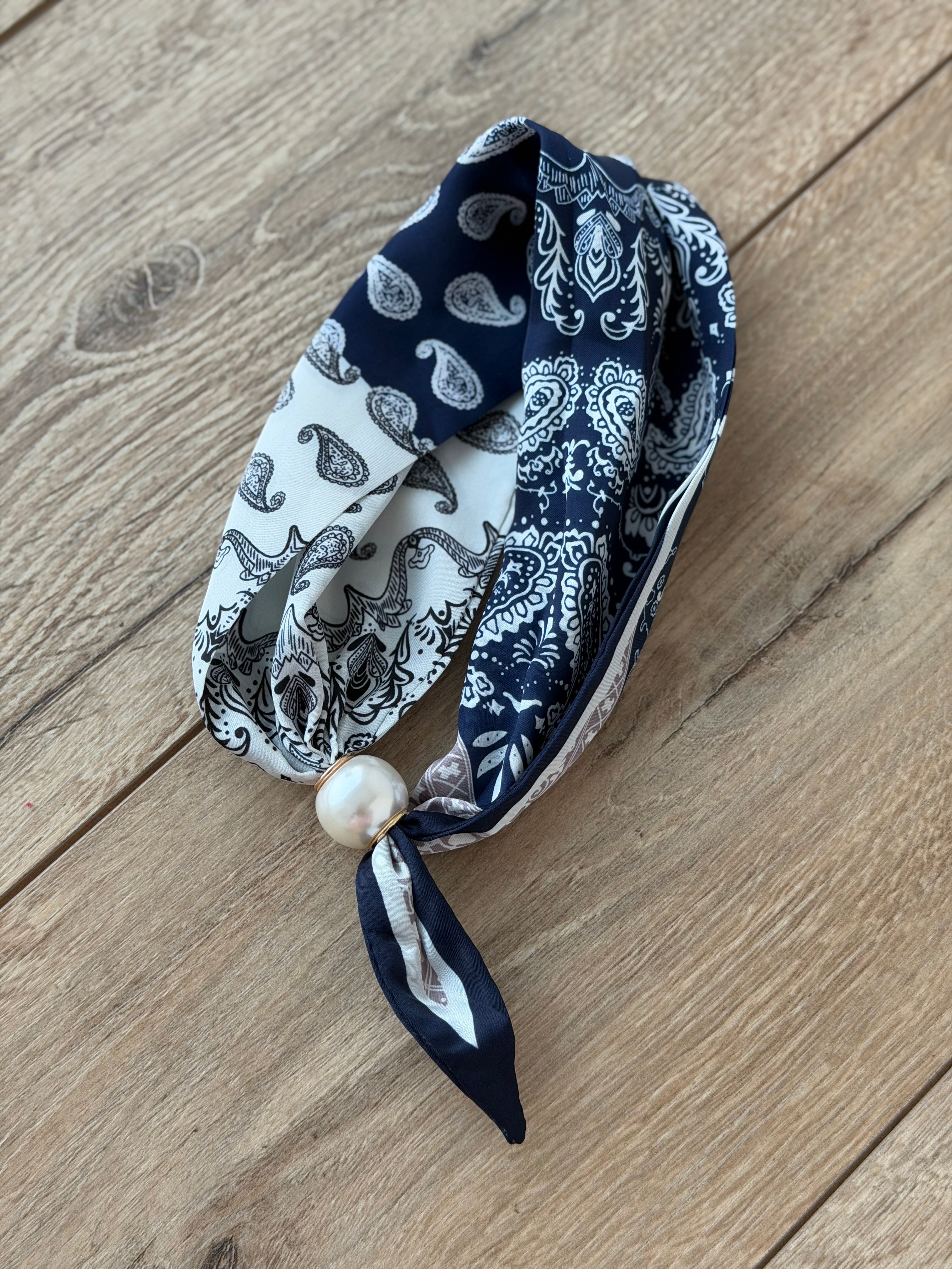 FOULARD CON PERLA A CALAMITA
