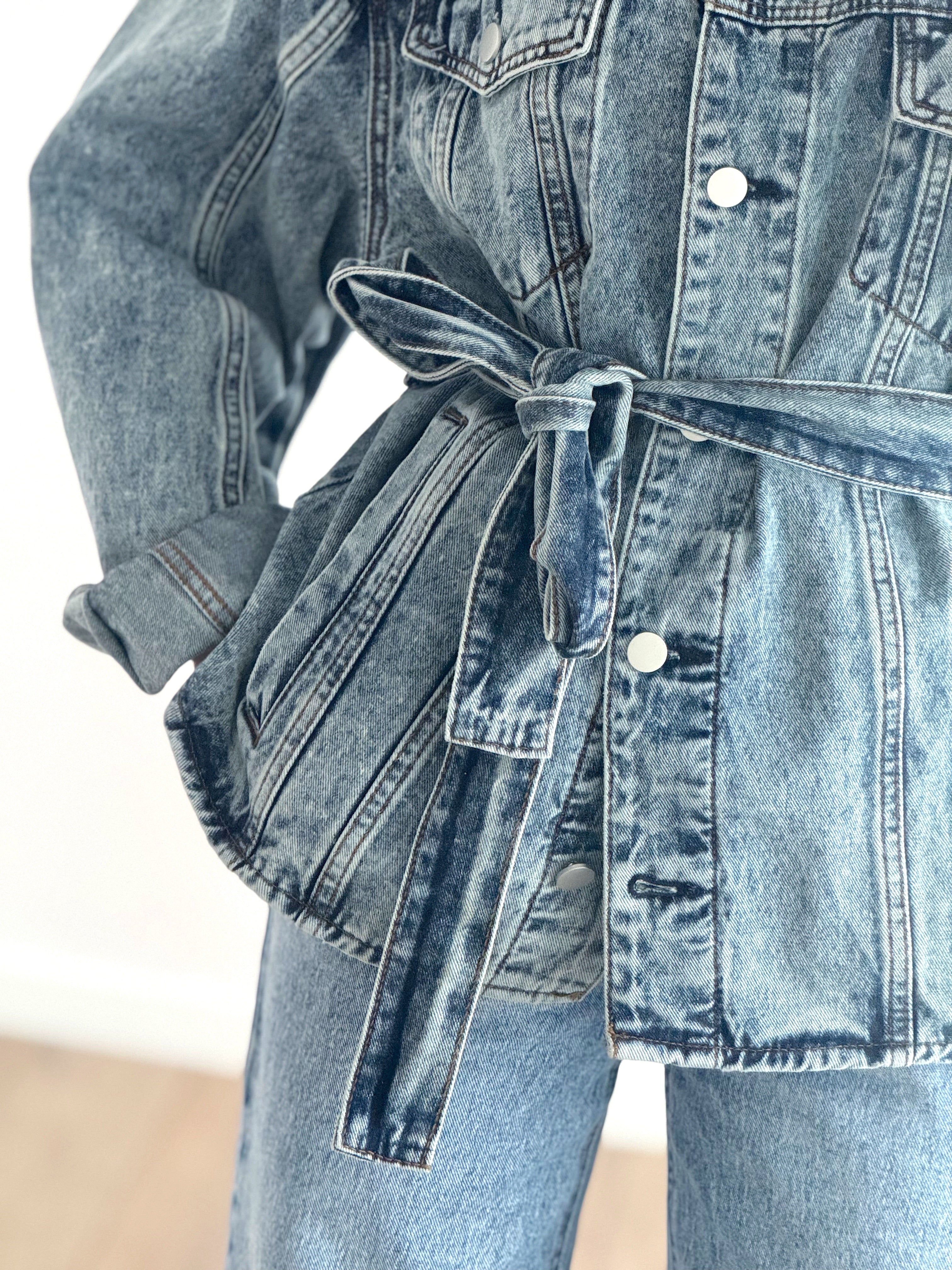 GIACCONE IN DENIM CON CINTURA