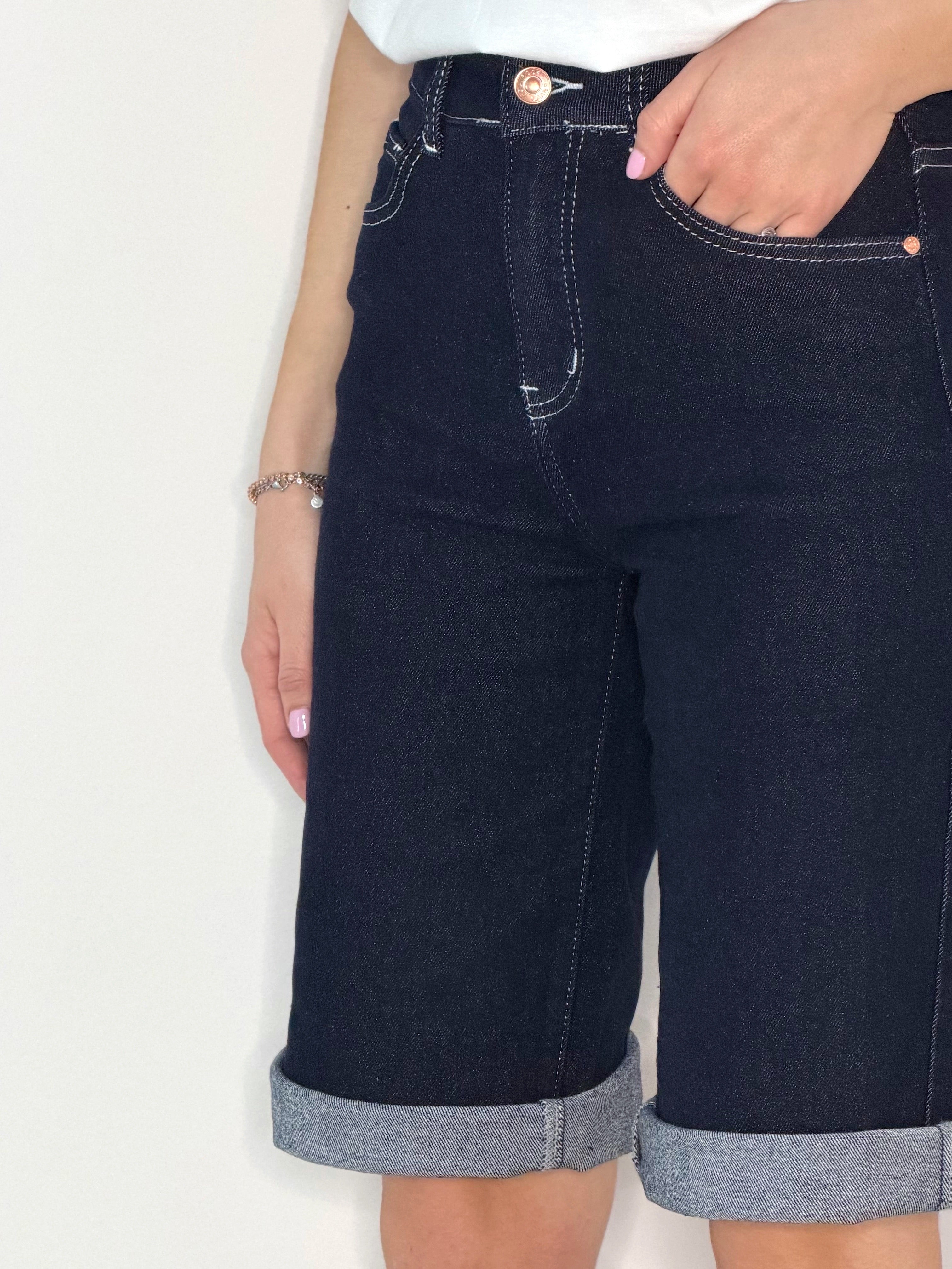 BERMUDA CON CUCITURE A CONTRASTO