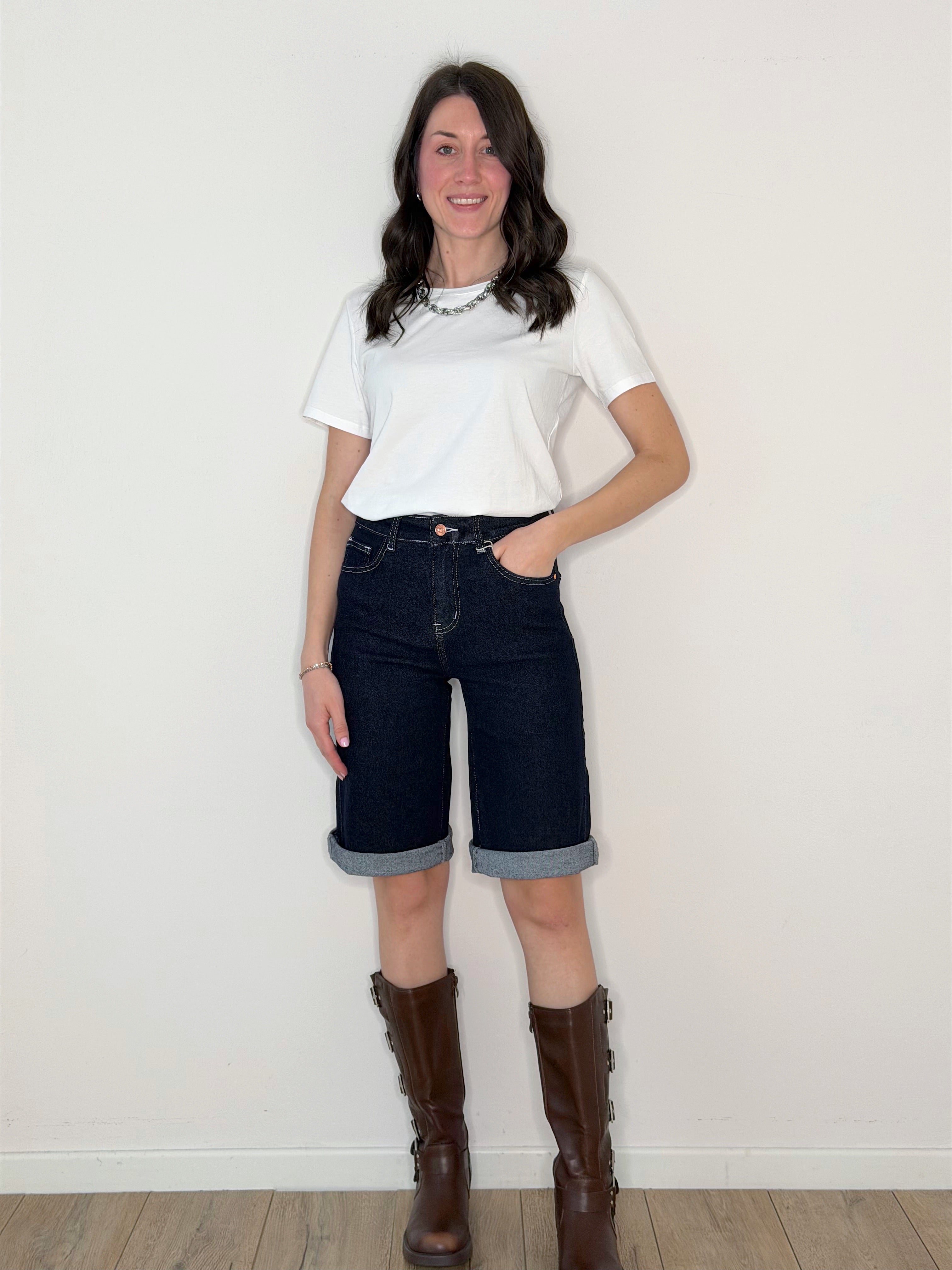 BERMUDA CON CUCITURE A CONTRASTO