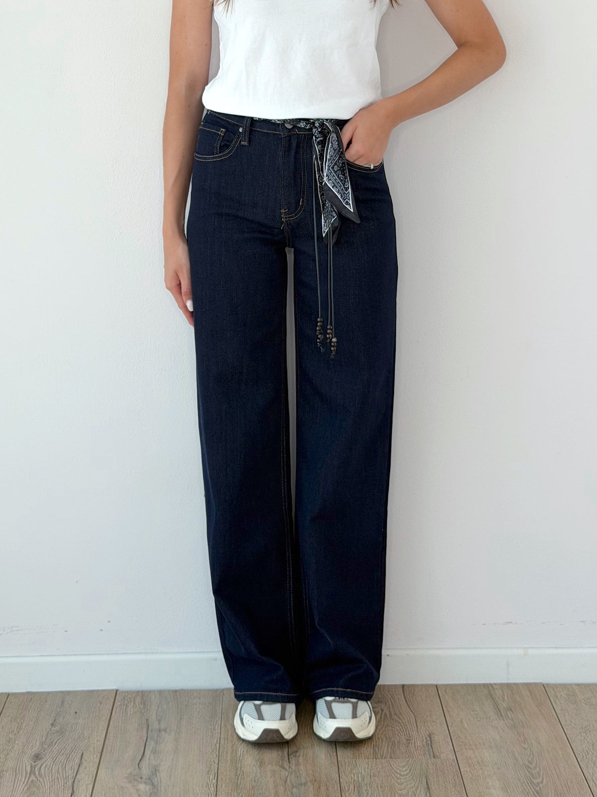 DENIM STRAIGHT BLU CON CUCITURE A CONTRASTO