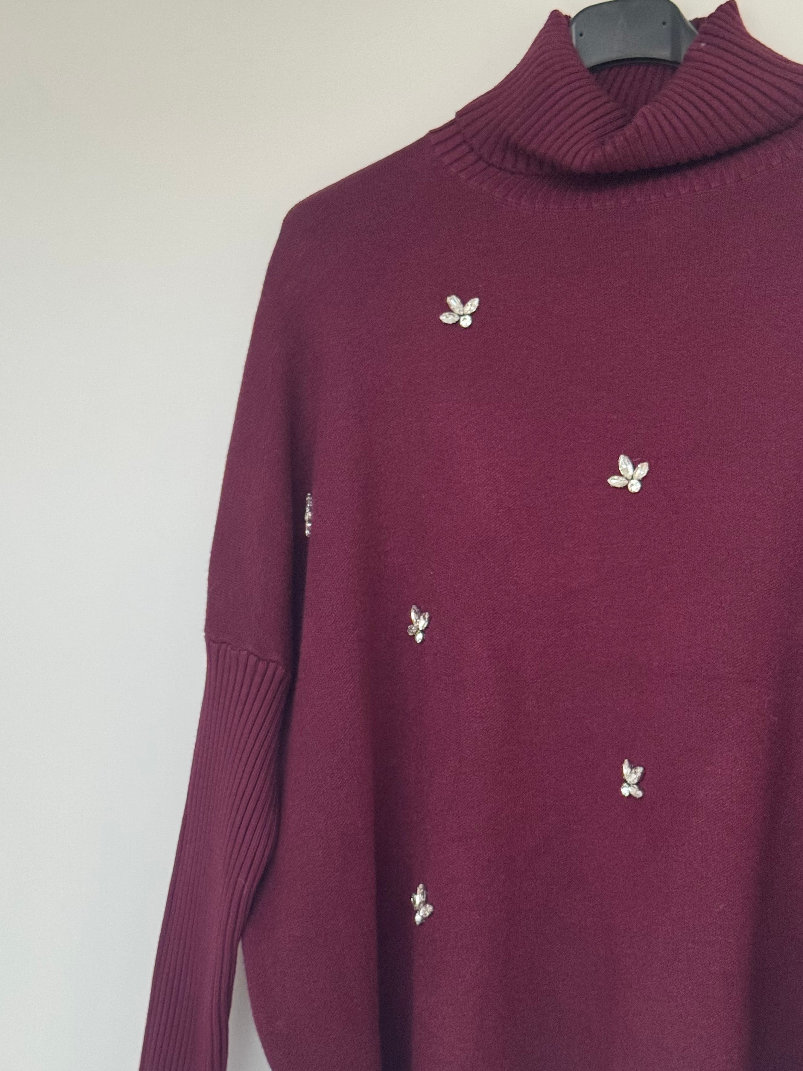 MAGLIONE CON DECORAZIONI GIOIELLO