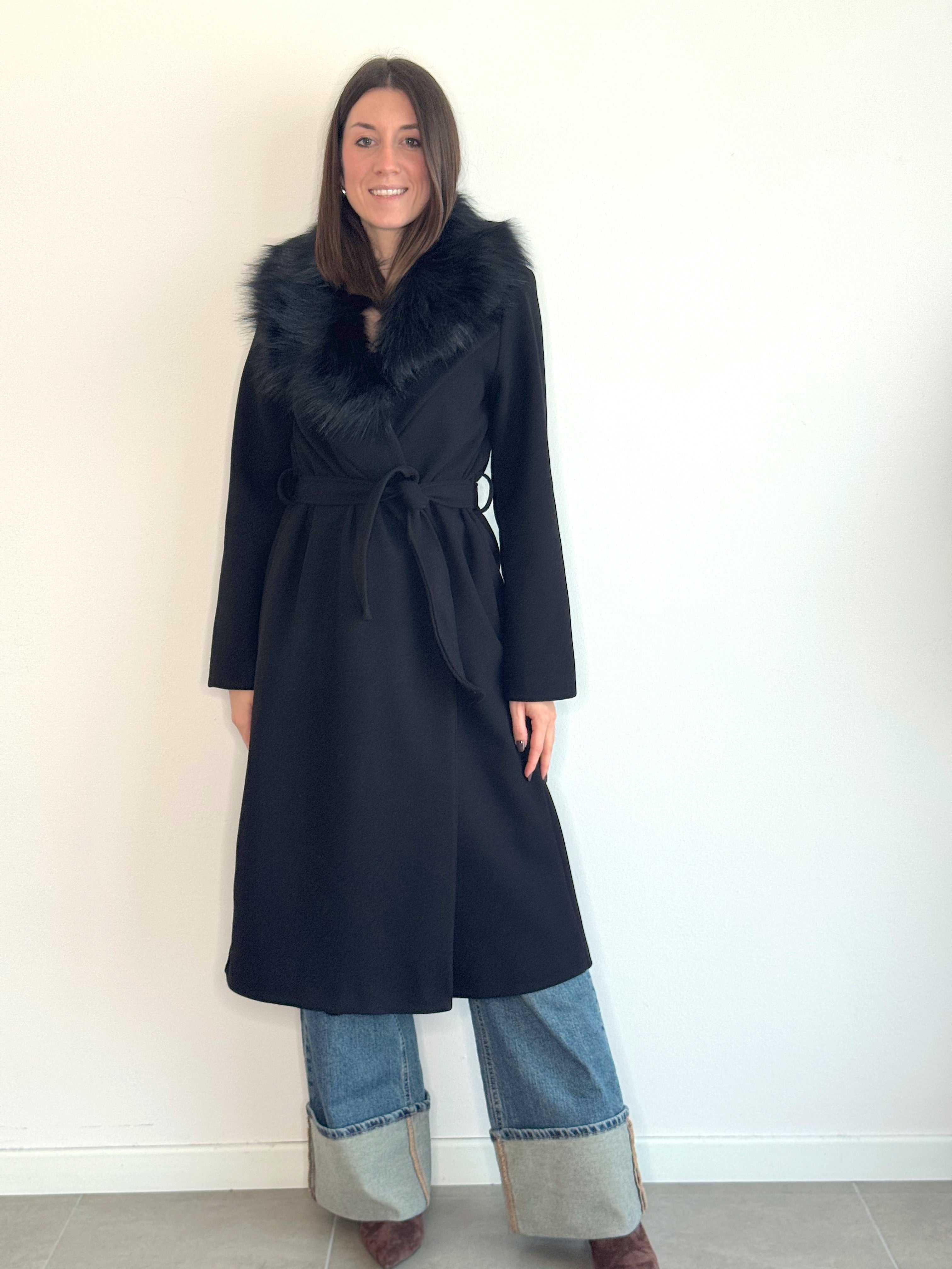 CAPPOTTO CON ECO PELLICCIA REMOVIBILE