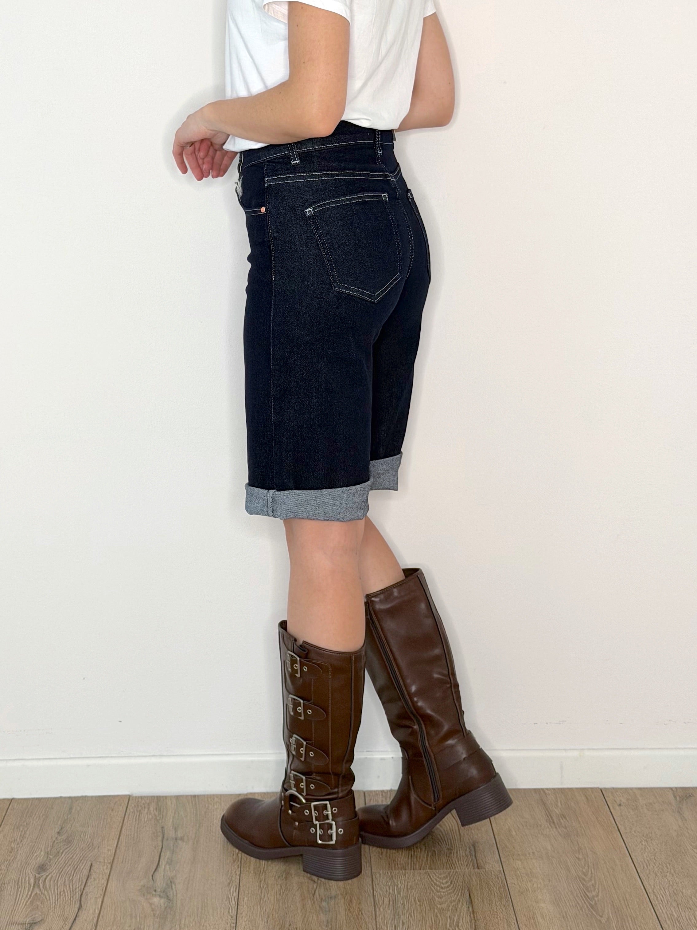 BERMUDA CON CUCITURE A CONTRASTO