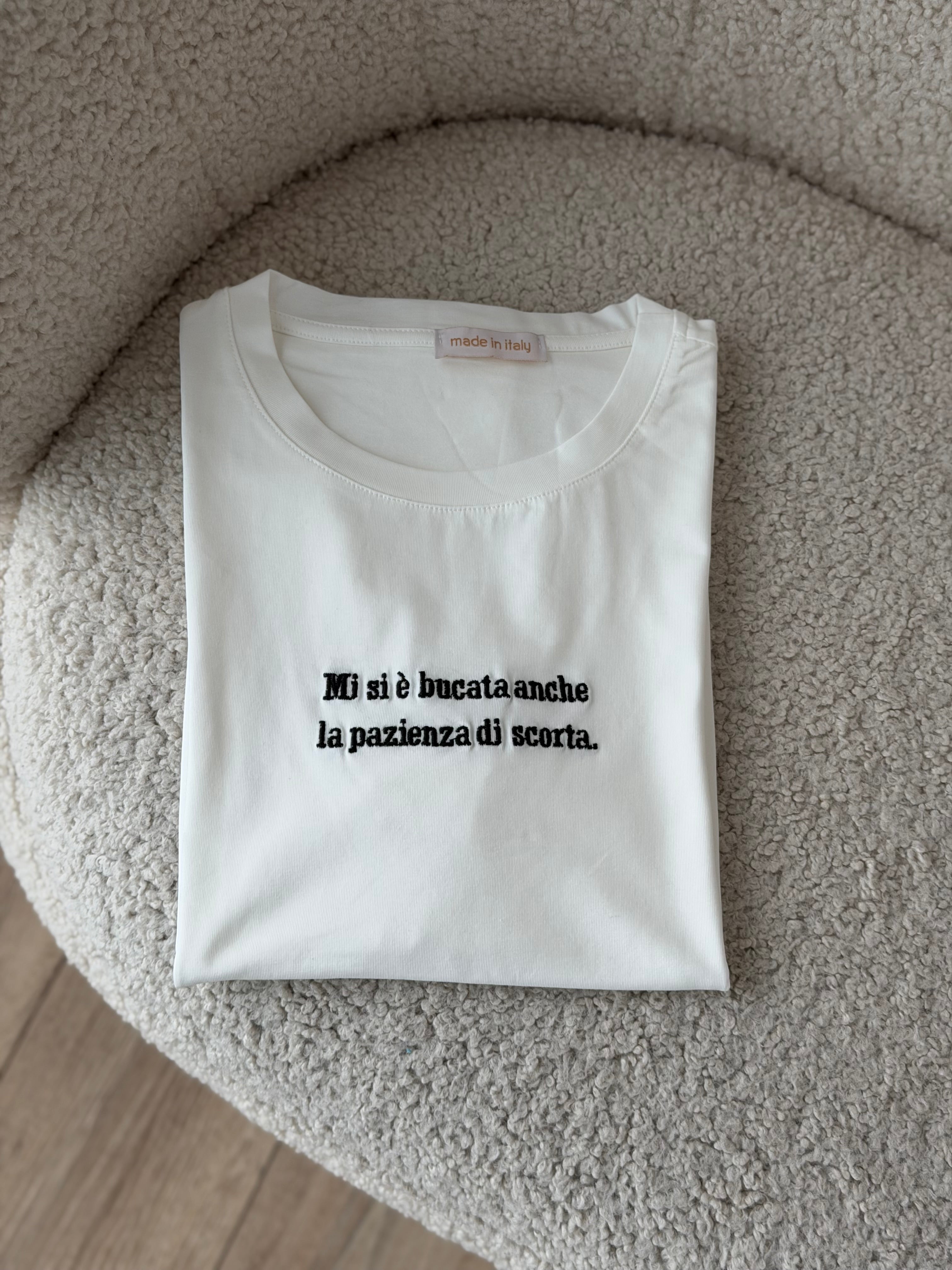T-SHIRT CON SCRITTE