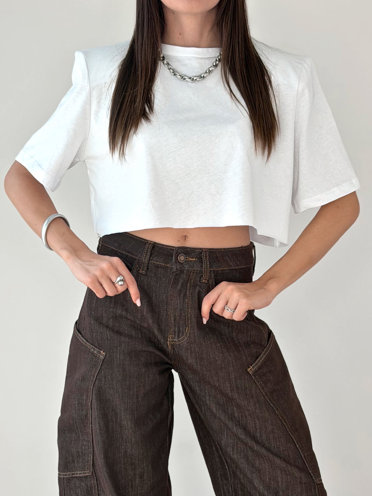 TSHIRT CROP CON SPALLINE IMBOTTITE BY JUST WEST