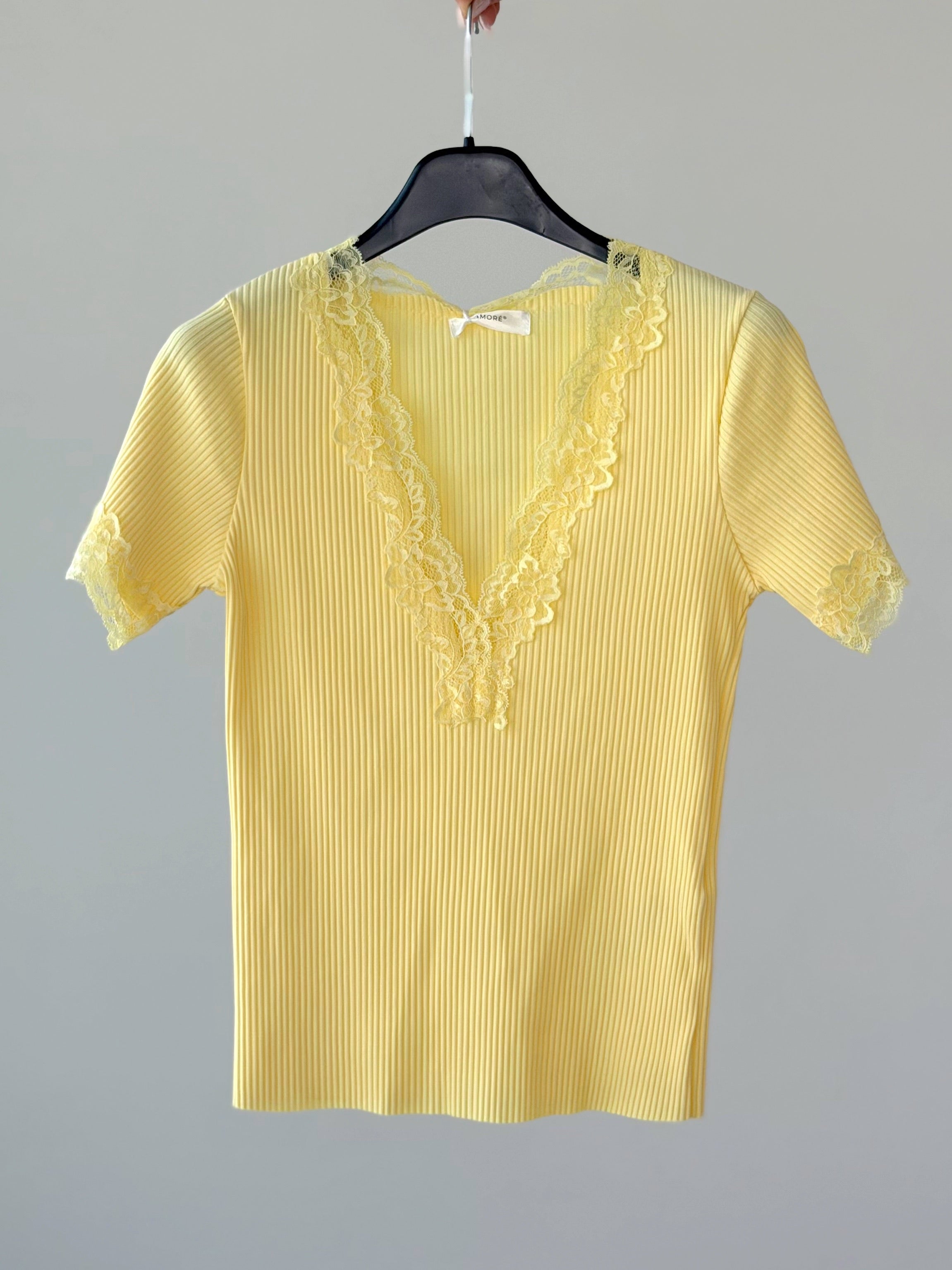 T-SHIRT CON PIZZO