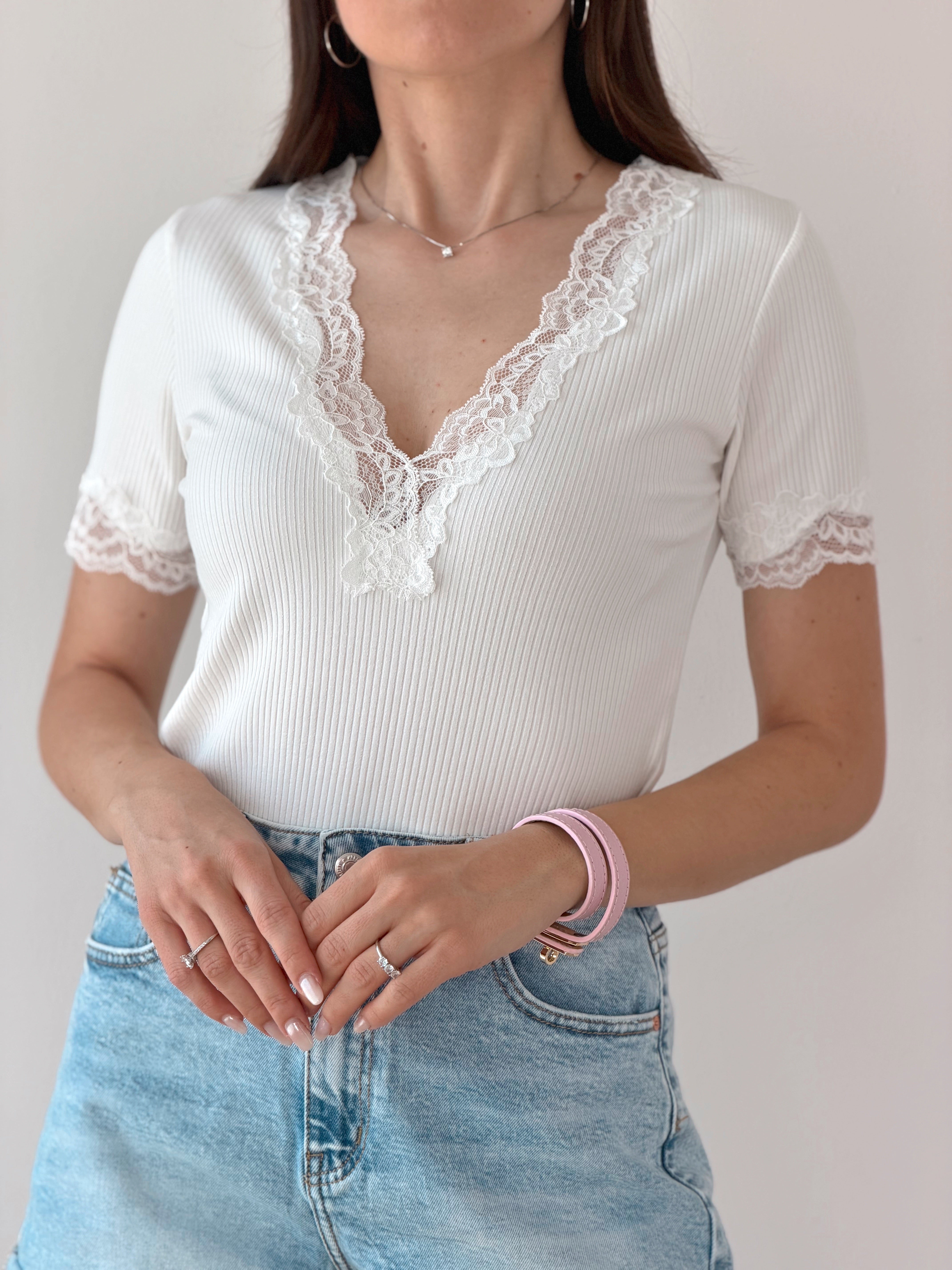 T-SHIRT CON PIZZO