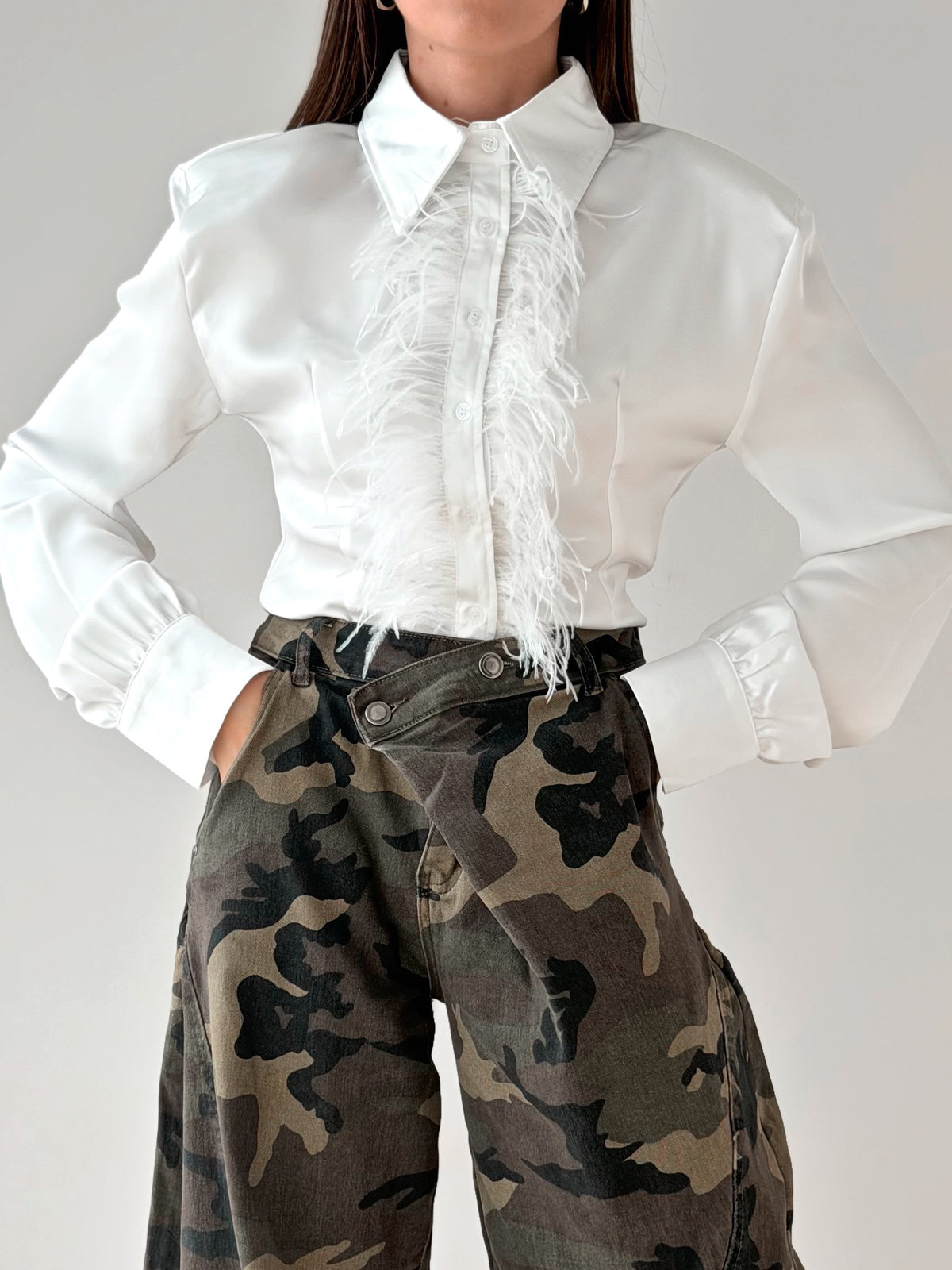 CAMICIA IN RASO CON PIUME BY MONIQUE