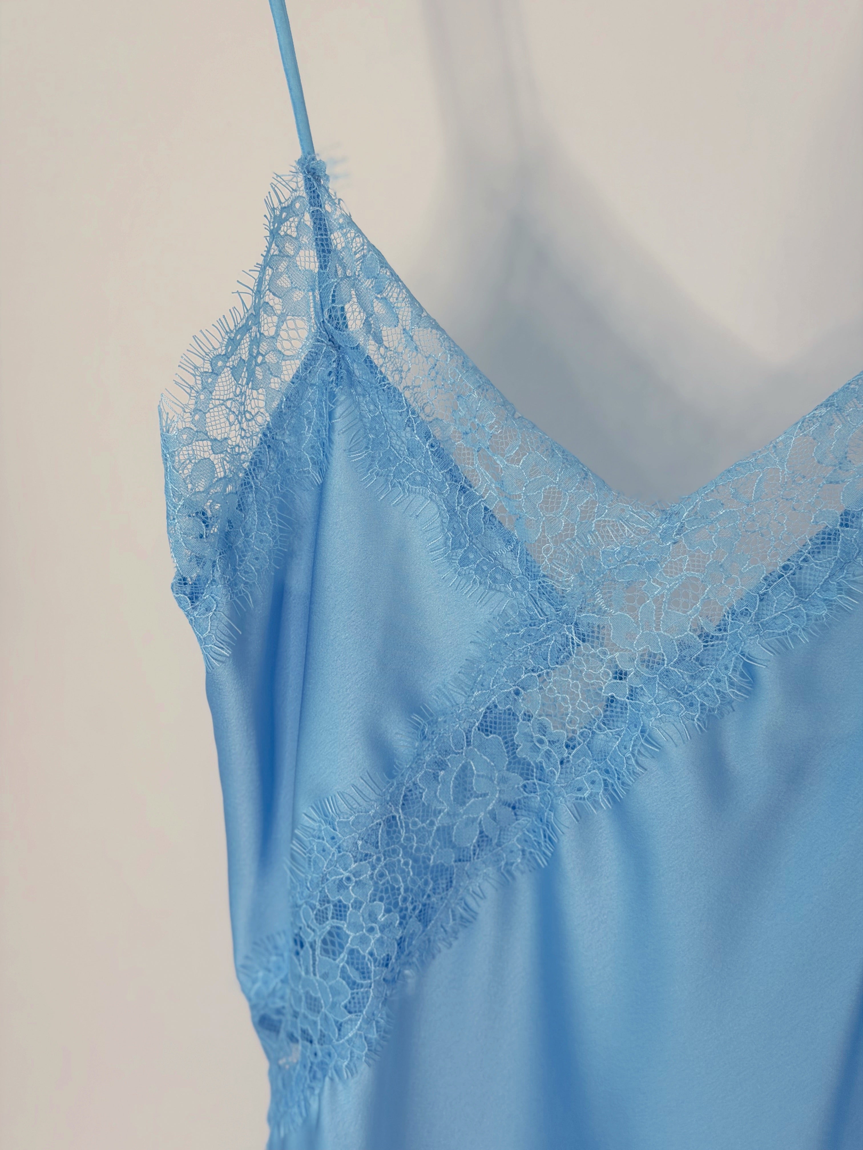 CANOTTIERA ASSIMETRICA CON PIZZO