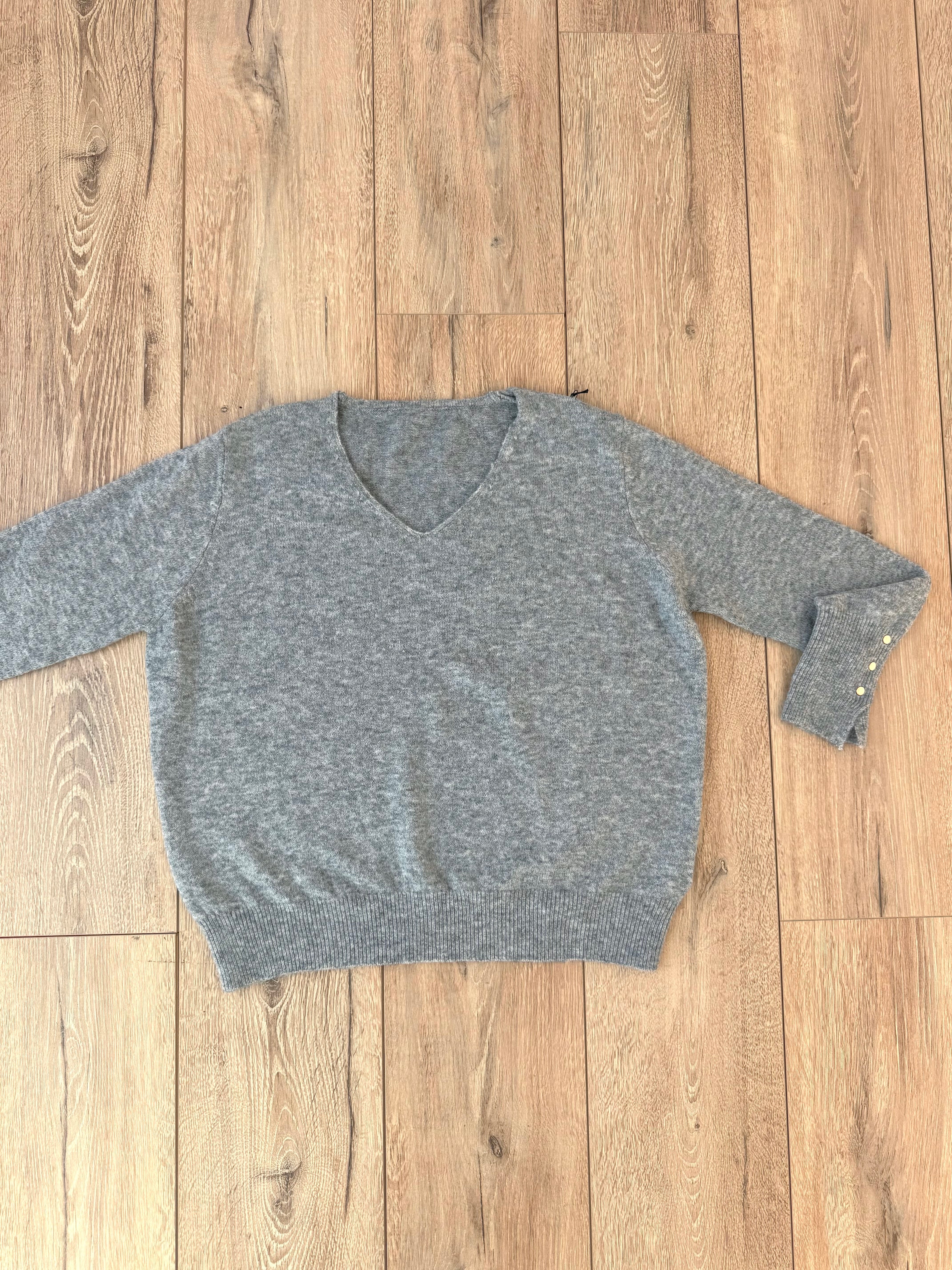 MAGLIONE CON BOTTONCINI ( 5% LANA)