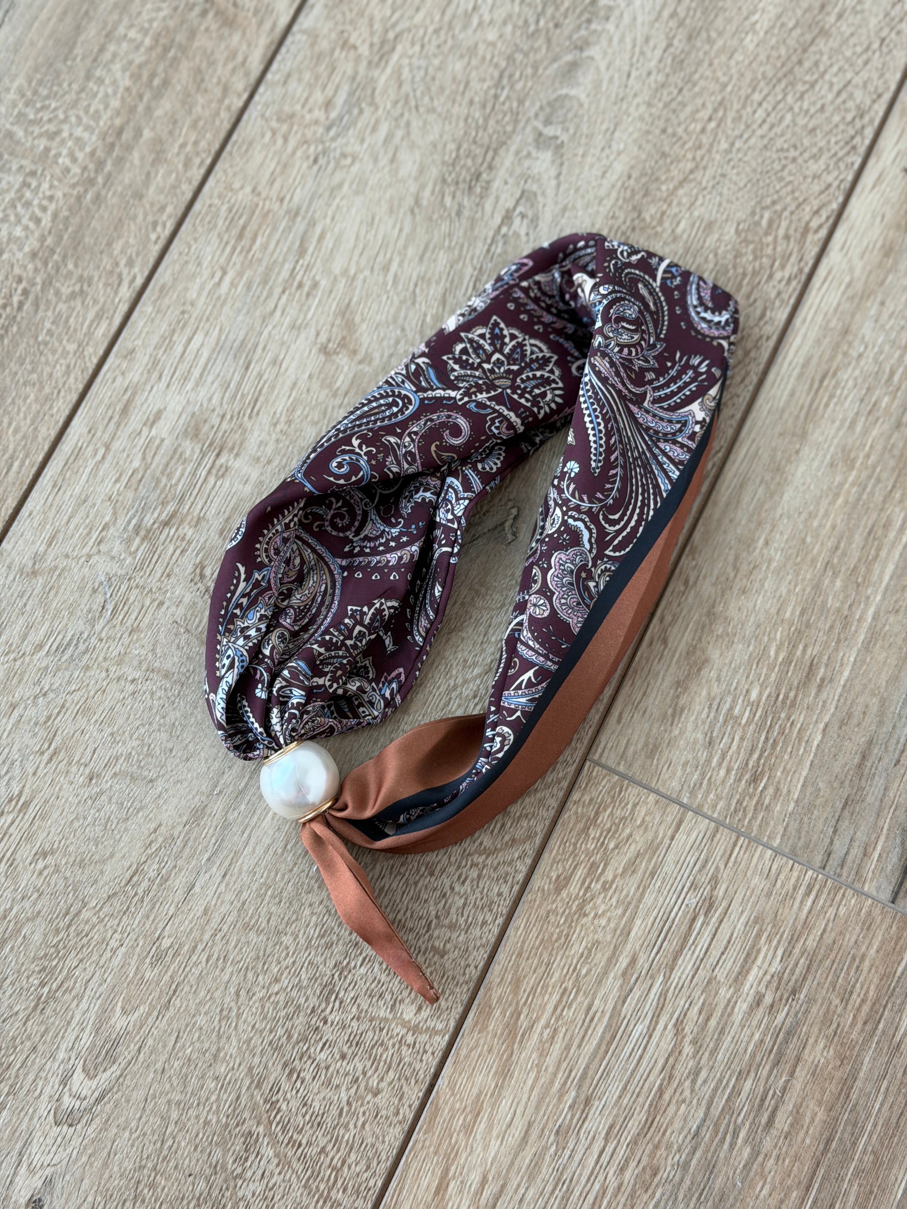 FOULARD CON PERLA A CALAMITA