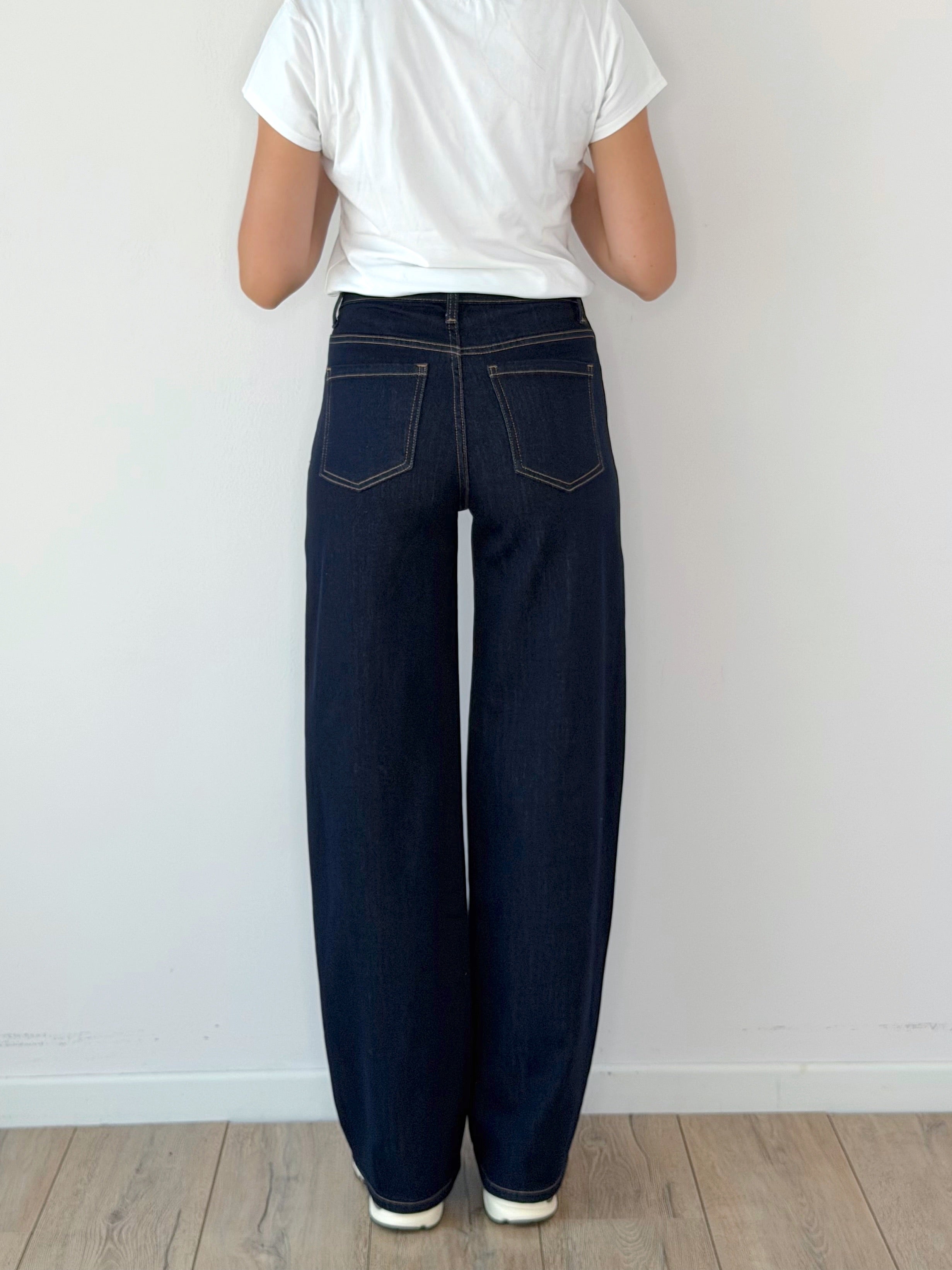 DENIM STRAIGHT BLU CON CUCITURE A CONTRASTO