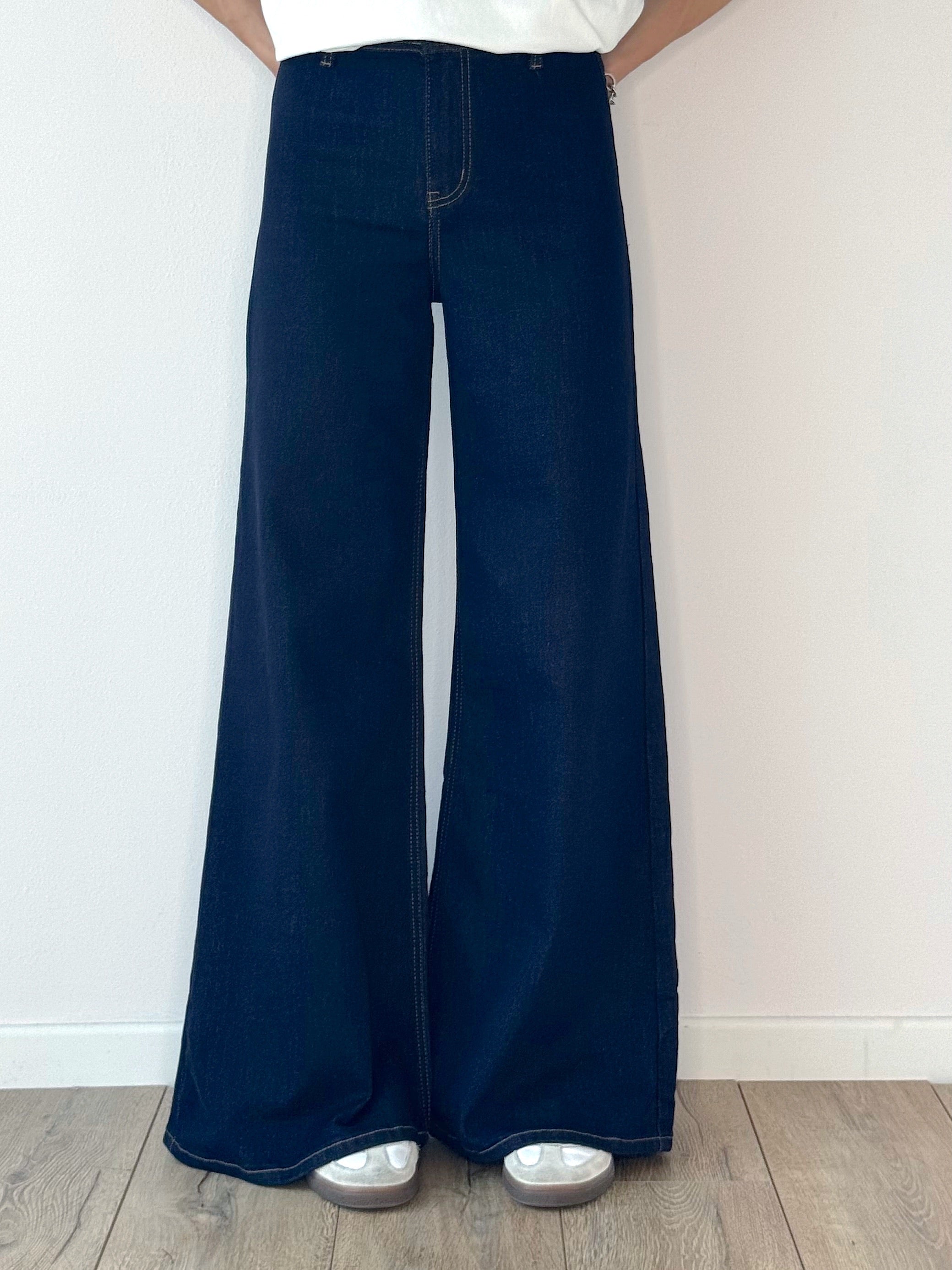DENIM BLU CON CUCITURE A CONTRASTO
