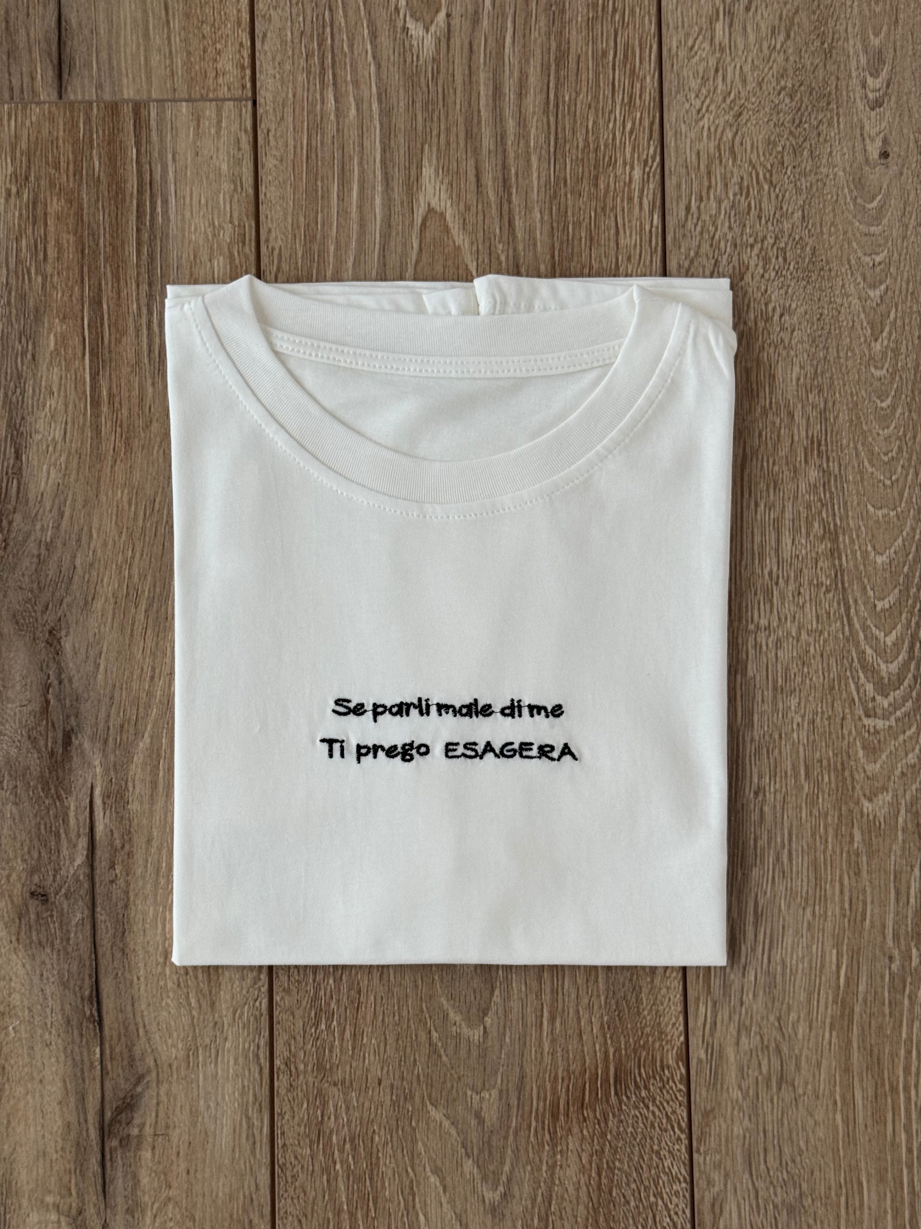 T-SHIRT CON SCRITTE