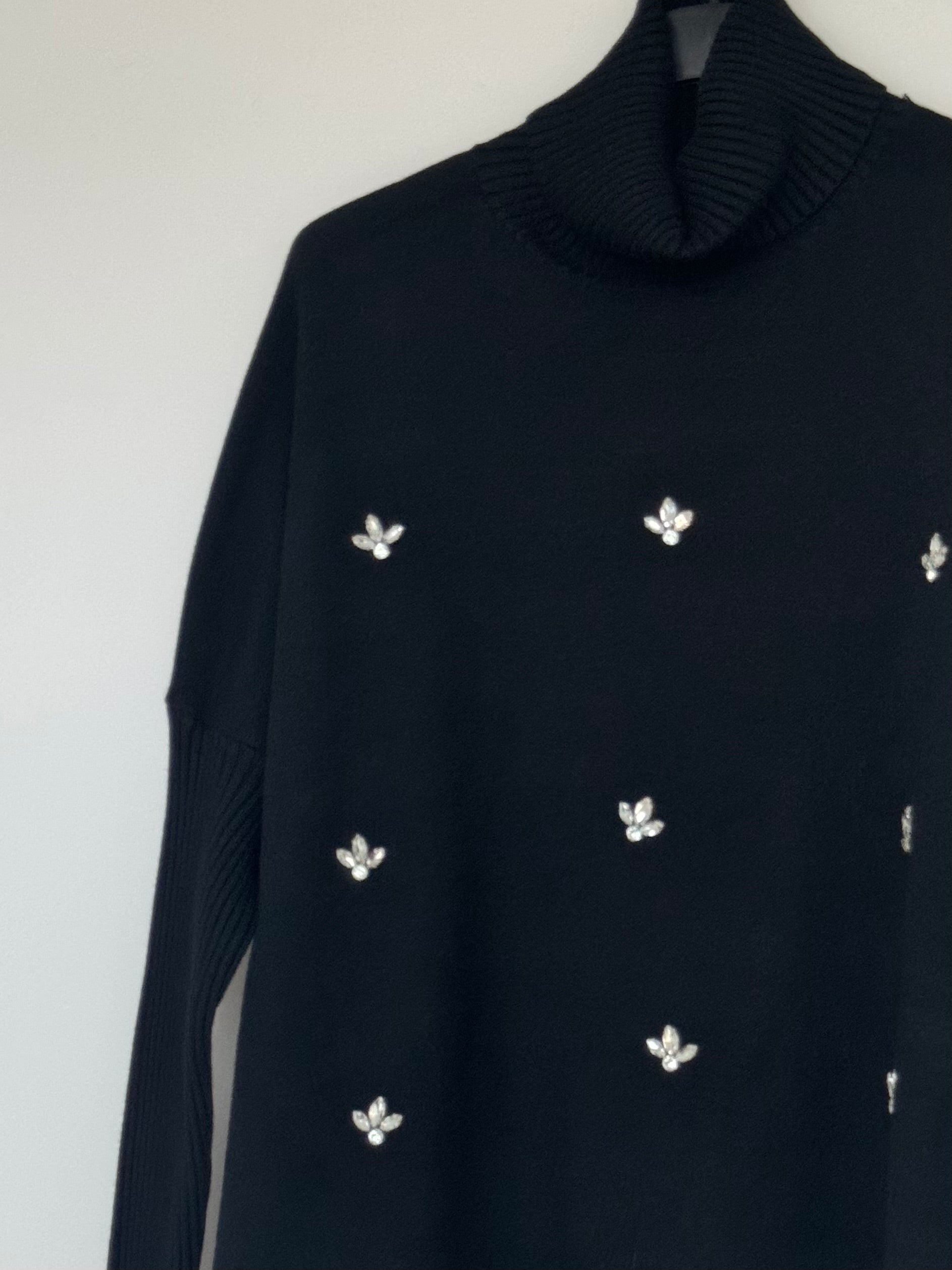 MAGLIONE CON DECORAZIONI GIOIELLO